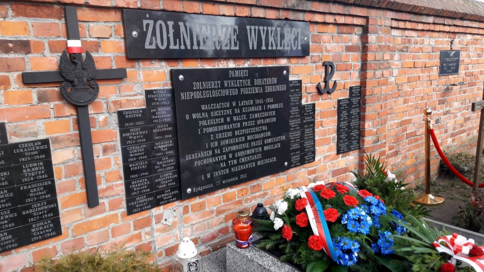 Tablica Żołnierzy Wyklętych na cmentarzu przy ul. Kcyńskiej w Bydgoszczy. Fot. Elżbieta Rupniewska
