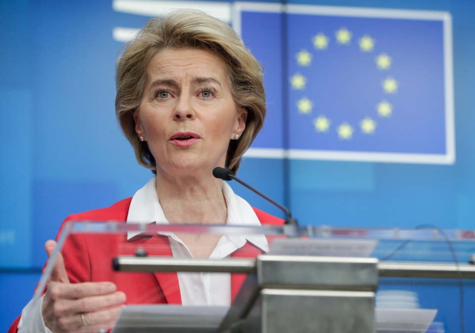 Przewodnicząca Komisji Europejskiej Ursula von der Leyen mówiła, że czasowe restrykcje, dotyczące wjazdu do UE i krajów stowarzyszonych, zostaną wprowadzone natychmiastowo. Fot. PAP/EPA