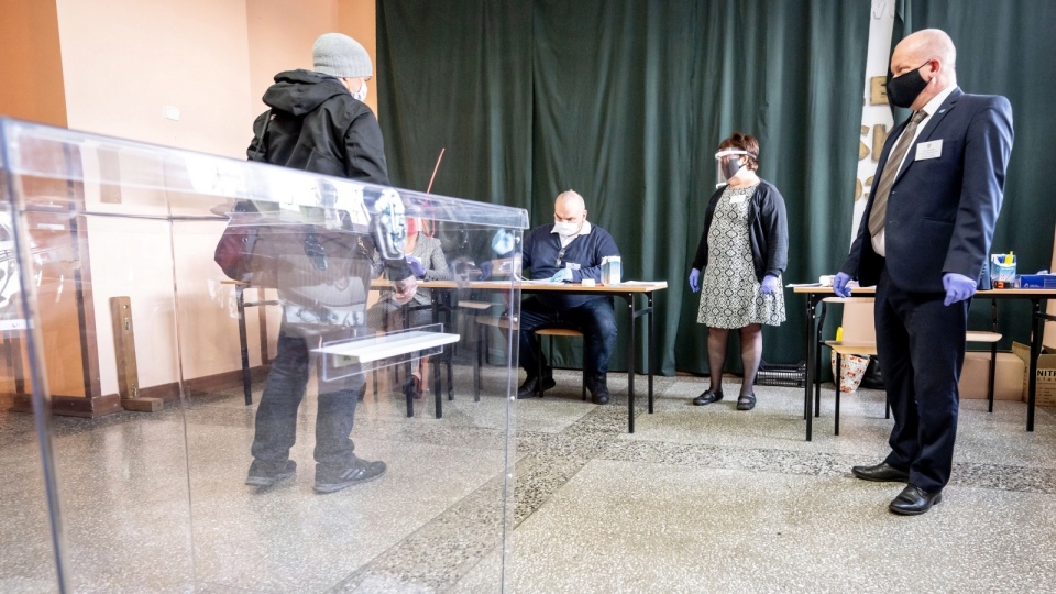 Wybory zostały zarządzone w związku ze śmiercią 17 stycznia dotychczasowego burmistrza Andrzeja Cieśli. Fot. PAP/Tytus Żmijewski