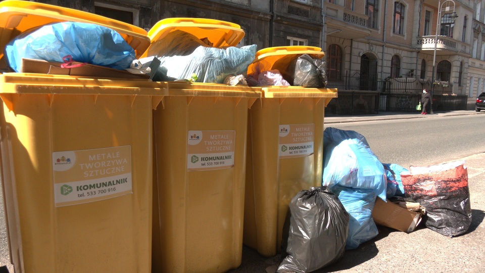 Problem śmieciowy w mieście wciąż pozostaje nierozwiązany (jw)