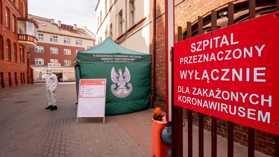 Razem 577 osób zakażonych koronawirusem, w tym 282 ozdrowieńców i 38 osób zmarłych w woj. kujawsko-pomorskim. Fot. Arch/PAP/Tytus Żmijewski