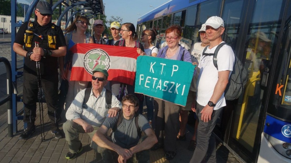 Uczestnicy marszu wystartowali z pętli autobusowej na bydgoskim Błoniu. Fot. Andrzej Krystek