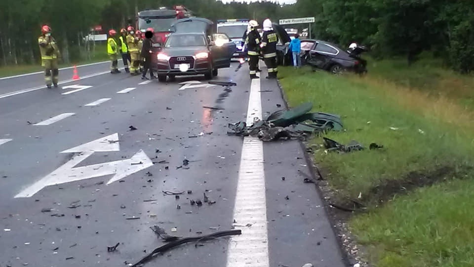 W środę na 284 kilometrze DK10 (pomiędzy Solcem Kujawskim i Przyłubiem) doszło do groźnego wypadku trzech samochodów osobowych. Fot. Krystian Andruszczenko Pomoc Drogowa 24H