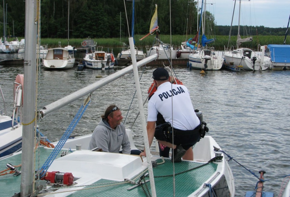 Policja kontroluje jachty i przyczepy kempingowe/fot. Tatiana Adonis