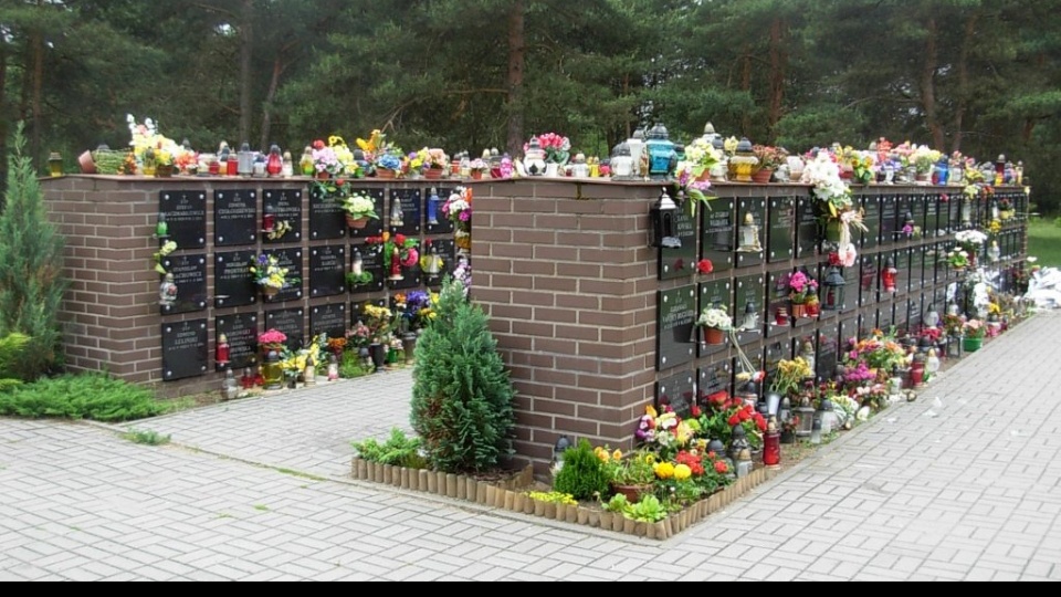 Kolumbarium na cmentarzu przy ul. Wiślanej/fot. pit1233, Wikipedia