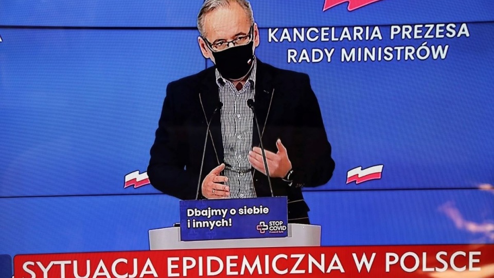 Transmisja konferencji prasowej ministra zdrowia Adama Niedzielskiego z KPRM w Warszawie/fot. Wojciech Olkuśnik, PAP