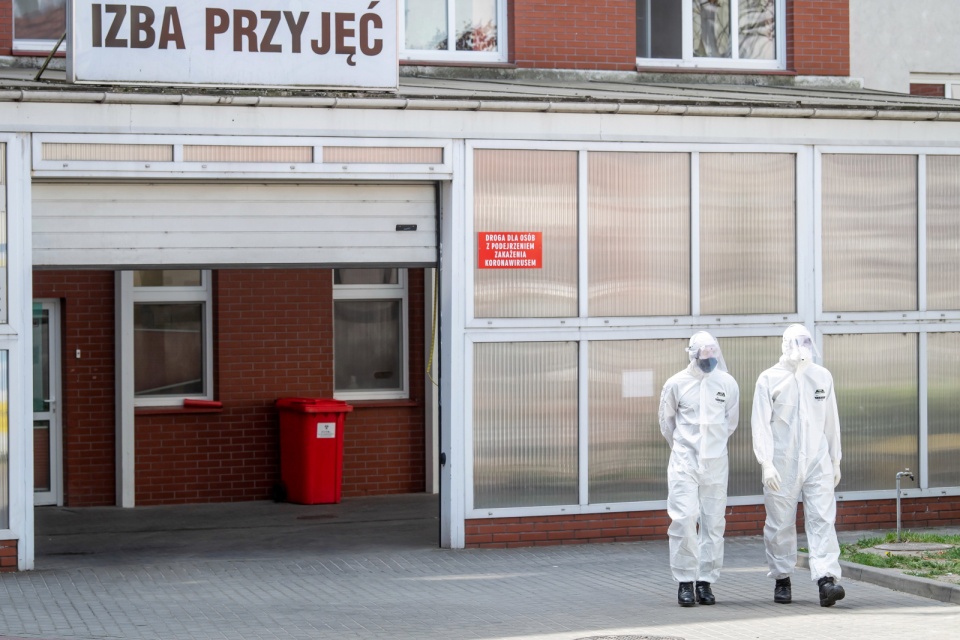 Badania laboratoryjne potwierdziły zakażenie koronawirusem u kolejnych 11 483 osób; zmarło 283 chorych. Fot. Archiwum/PAP/Tytus Żmijewski