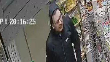 Rozpoznajesz mężczyznę ze zdjęcia - pyta policja po incydencie w bydgoskim sklepie
