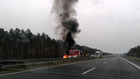 Na pasie awaryjnym autostrady A1 zapalił się samochód