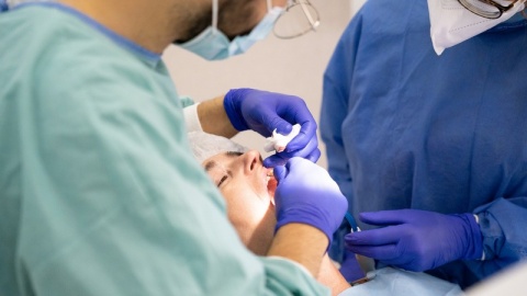 Region: stomatolodzy nie chcą leczyć zębów na NFZ nocą i w święta