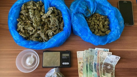Marihuana i kokaina w mieszkaniu na bydgoskich Bartodziejach