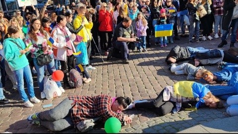 Uczcili ofiary zbrodni Rosjan w Buczy i protestowali przeciwko wojnie [wideo]