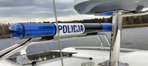 Dwie osoby w wodzie Na szczęście policjanci testowali blisko nową łódź [wideo]