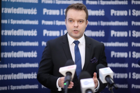 Rzecznik PiS: uchwała referendalna zostanie przedłożona na posiedzeniu Sejmu