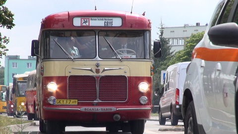 Ogórki znów na bydgoskich ulicach Zlot zabytkowych autobusów [wideo, galeria]