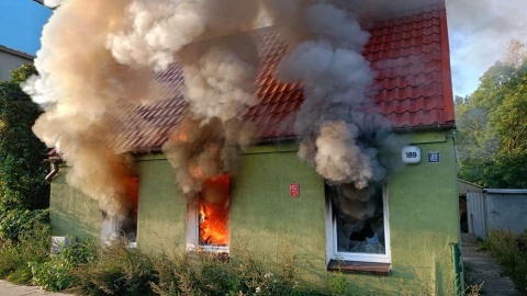 Kłęby dymu wydobywały się z okien. Palił się dom przy głównej ulicy w Bydgoszczy