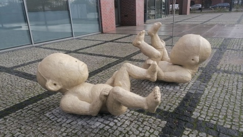 Nowa rzeźba przy toruńskim CSW. Praca Sylwestra Ambroziaka odsłonięta