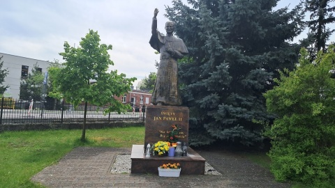 Pomnik św. Jana Pawła II w Brzozie/fot. Magdalena Gill