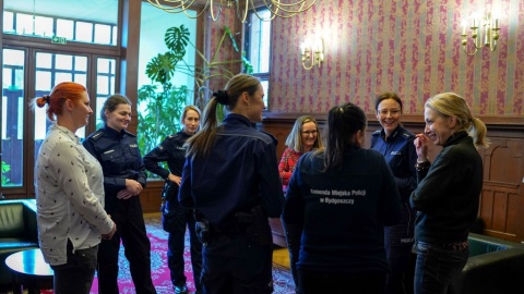 Bydgoskie policjantki w Dzień Kobiet odwiedziły Polskie Radio PiK. Co u nas robiły [zdjęcia]