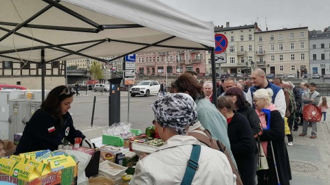 Podzielili się jedzeniem z potrzebującymi. Akcja Ciepło serca w słoiku w Bydgoszczy