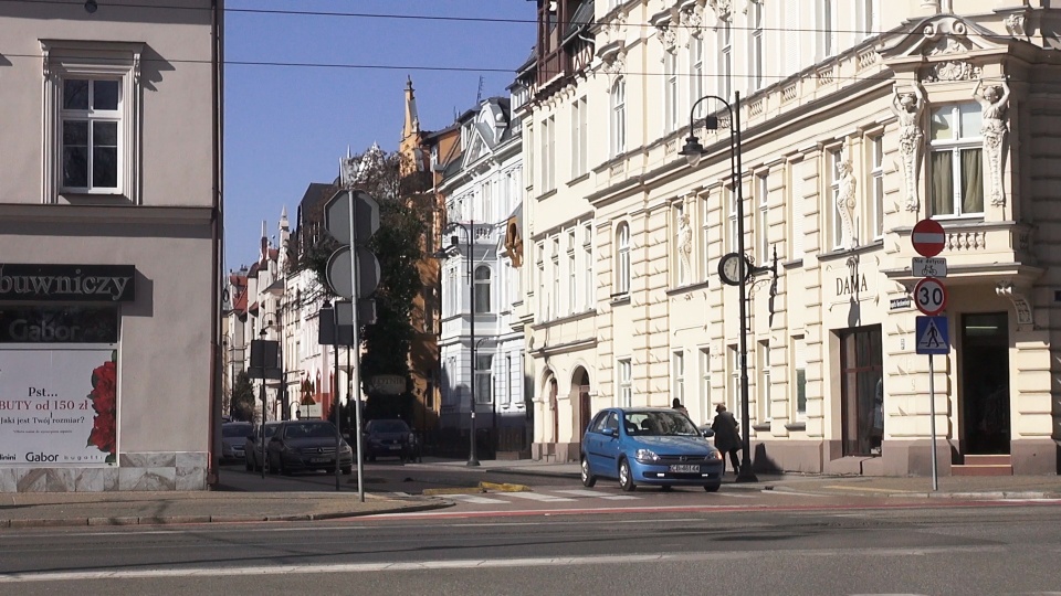 Ciepło, cieplej. Zaczęła się przecież wiosna. (jw)