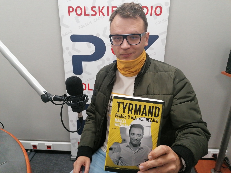 Pisarz i reżyser Marcel Woźniak w toruńskim studiu Polskiego Radia PiK. Fot. Iwona Muszytowska-Rzeszotek