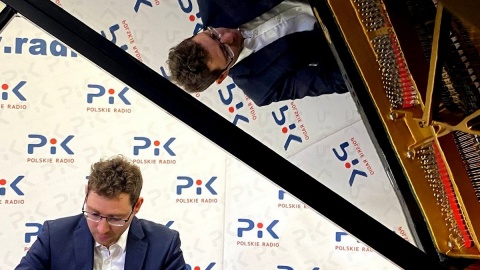 Michał Szymanowski w trakcie recitalu w studiu Polskiego Radia PiK. Fot. Magda Jasińska