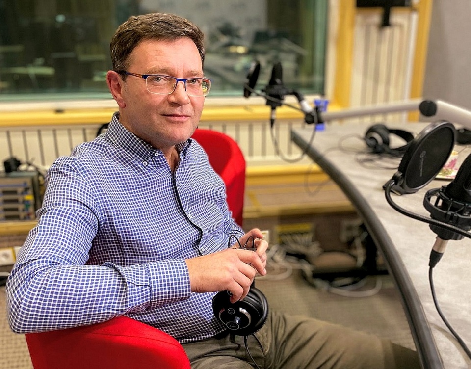 Maciej Figas w studiu Polskim Radiu PiK. Fot. Magda Jasińska