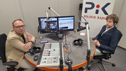 Gośćmi „Radiokonferencji” w toruńskim studiu byli: Piotr Lenkiewicz i Tomasz Rumiński (od lewej)/fot: Tomasz Bielicki