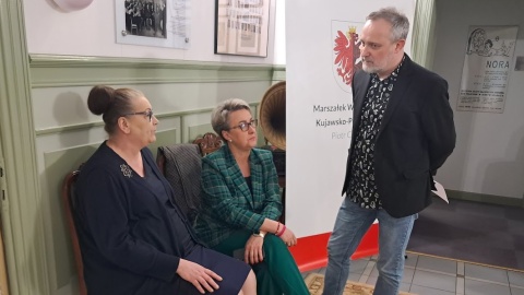 Od lewej: Anna Mackiewicz, Agnieszka Kłopotek i redaktor Maciej Wilkowski/fot. Magdalena Gill