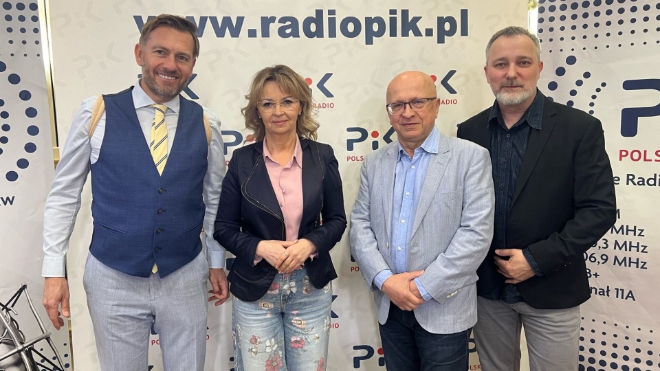 Gośćmi Macieja Wilkowskiego (pierwszy z prawej) byli: Norbert Pietrykowski, Iwona Kozłowska i Waldemar Lipiński (od lewej)/fot: Izabela Langner