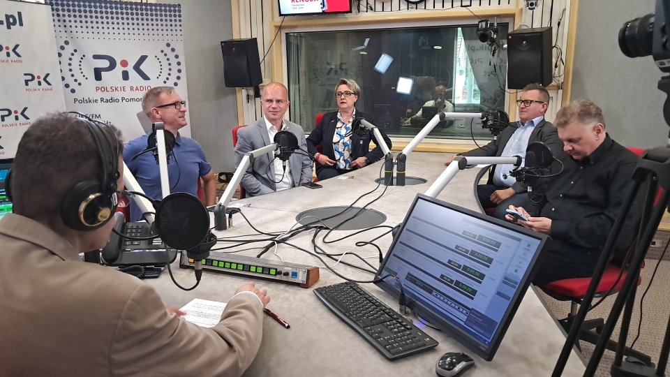 Gośćmi Marcina Kupczyka byli: Łukasz Kowarowski, Jakub Mikołajczak, Agnieszka Kłopotek, Marcin Wroński i Piotr Król (od lewej)/fot: Radosław Łączkowski