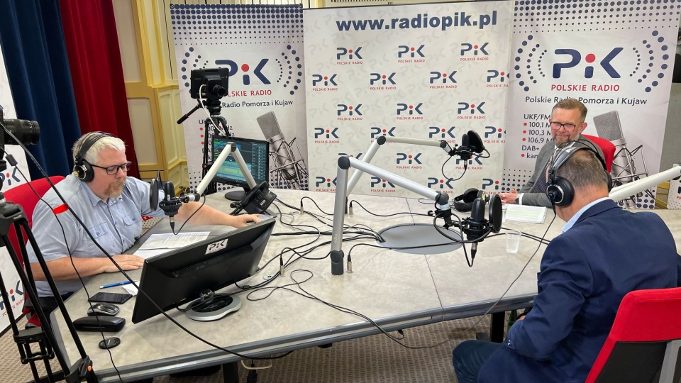 Gośćmi Michała Słobodziana w bydgoskim studiu byli: Mirosław Kozłowicz i Michał Krzemkowski/fot: Izabela Langner