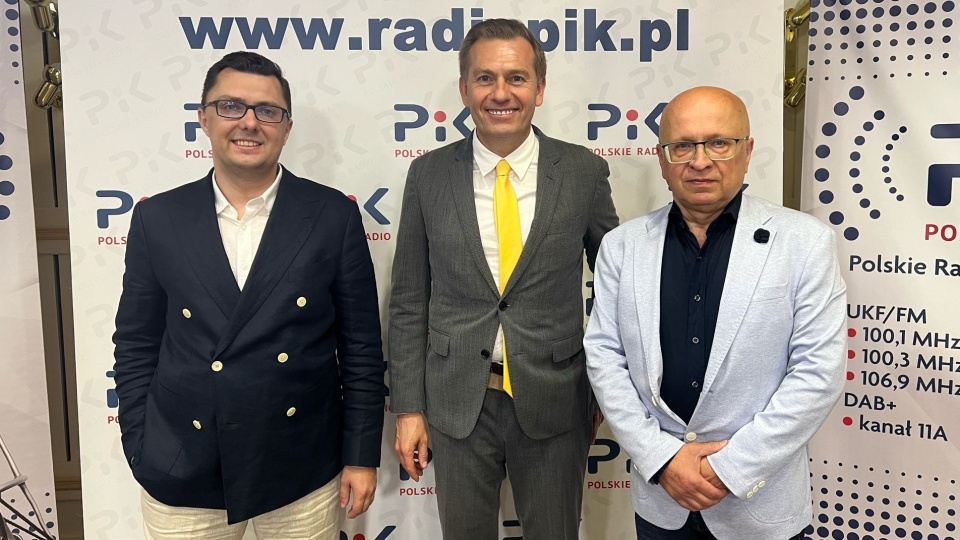 Gośćmi w bydgoskim studiu byli: Robert Kufel, Norbert Pietrykowski i Waldemar Lipiński/fot: Izabela Langner
