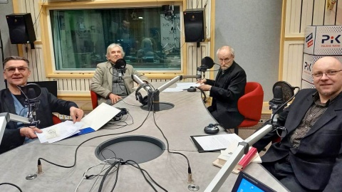 Od lewej: Wojciech Kass, Jan Kaja, Jacek Soliński i Bartłomiej Siwiec w studiu PR PiK. Fot. Ewa Dąbska