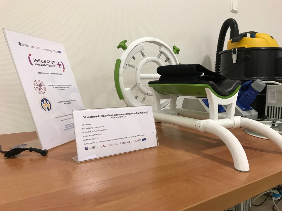 Urządzenie do rehabilitacji stawu promieniowo-nadgarstkowego. Fot. Tomasz Kaźmierski