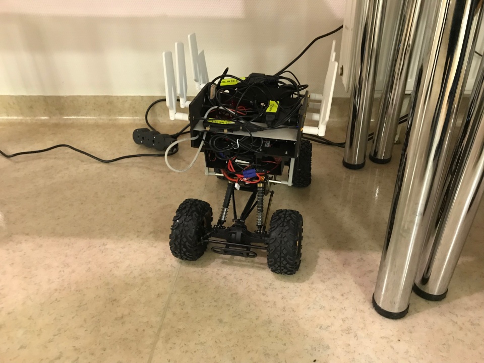 Samoadaptujący się system transmisji strumieni multimedialnych w sieciach komórkowych, z obsługą transmisji wielościeżkowej, przeznaczony dla systemów bezzałogowych statków powietrznych (BSP) o przedłużonym zasięgu lotu. Fot. Tomasz Kaźmierski