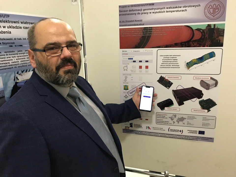 dr inż. Krzysztof Nowicki i jego projekt: Sensor deformacji geometrycznych walczaków obrotowych przeznaczony do pracy w wysokich temperaturach. Fot. Tomasz Kaźmierski
