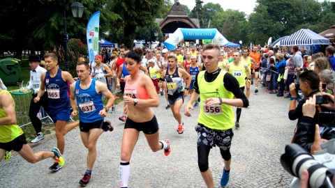 Biegniemy, biegniemy - a Mistrz razem z nami. Fot. Henryk Żyłkowski