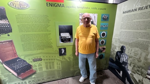 Ekspozycja w Muzeum Wojsk Lądowych w Bydgoszczy, kustosz Jerzy Lelwic/fot. Tomasz Kaźmierski