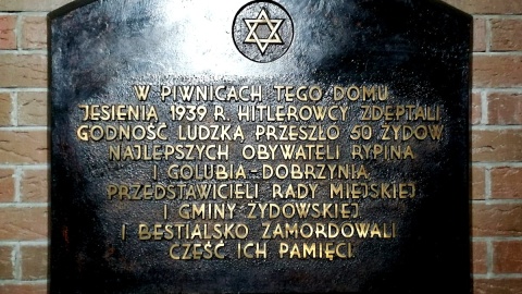 Z wizytą w dawnym „Domu Kaźni” w Rypinie. Fot. Sławomir Nowak