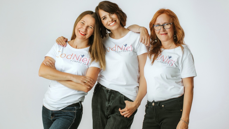 Na zdjęciu: Anna Kalbarczyk, Daria Gralik, Urszula Domańska z Fundacji „God-Niej”/fot: Aleksandra Sitarek „Fotografie Sitarkowej”