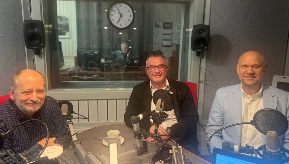 Od lewej: Sławomir Wittkowicz (Forum Związków Zawodowych), Sebastian Gawronek (NSZZ „Solidarność”) i Roman Rogalski (Nadwiślański Związek Pracodawców Lewiatan). Fot. Magda Jasińska