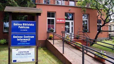 Wizyta w bibliotece w Lnianie. Fot. Henryk Żyłkowski