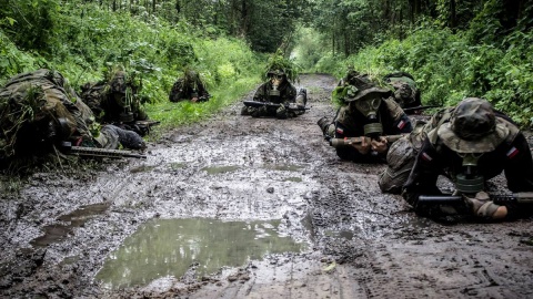 Jedną z form aktywności młodych mieszkańców województwa kujawsko-pomorskiego, jest udział w grupach paramilitarnych. Fot. Nadesłane