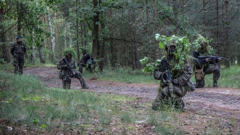 Jedną z form aktywności młodych mieszkańców województwa kujawsko-pomorskiego, jest udział w grupach paramilitarnych. Fot. Nadesłane