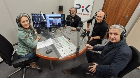 Gośćmi Adriany Andrzejewskiej Kuras (pierwsza z lewej) byli (od lewej): Michał Maliszewski, Wojciech Przybysz i Andrzej Rakowicz/fot.: Tomasz Bielicki