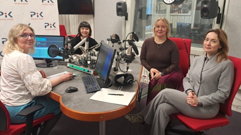 Od prawej: adwokat Joanna Ogrodowicz - prezes Centrum Mediacji przy Kujawsko-Pomorskiej Izbie Adwokackiej, sędzia Dorota Marszałkowska - koordynatorka Sądu Okręgowego w Bydgoszczy ds. mediacji, Marta Frankowska - rzeczniczka Miejskiego Ośrodka Pomocy Społecznej w Bydgoszczy i dziennikarka PR PiK Monika Siwak/fot. Magdalena Gill