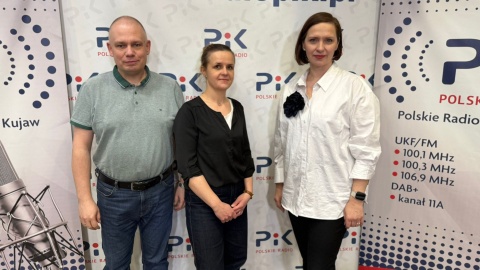 Studio PR PiK w Bydgoszczy. Od lewej: Przemysław Ziółkowski, dr Agata Żaroń i Dorota Glaza/fot. Izabela Langner