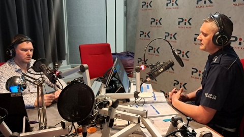 Goście audycji „Pytać każdy może”, dr inż. Damian Iwanowicz i kom. Remigiusz Rakowski. Fot. Magdalena Gill/PR PiK